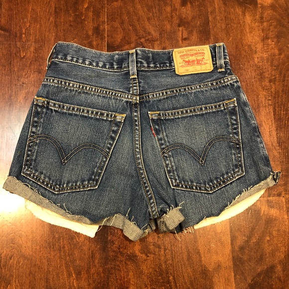 High Waisted Levi’s Shorts - Picture 4 of 5